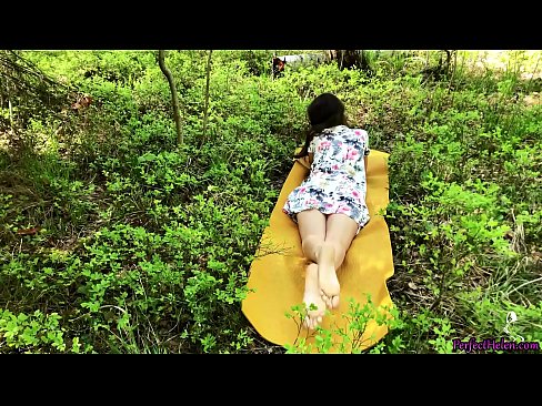 ❤️ Tinder تي اجنبي منهنجي بلي کي مشت زنی ڪري ٿو ۽ جنگل ۾ شوق سان چوندو آهي ❤️  جنس
